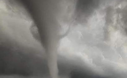 Fuerte tornado inmoviliza Tennessee