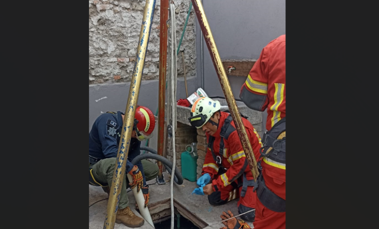 Trabajador quedó inconsciente mientras limpia cisterna en Puebla