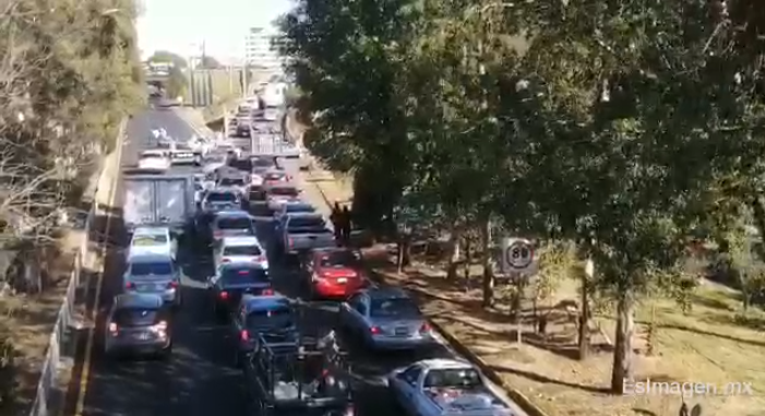 Sigue tráfico sobre la Recta a Cholula con sentido a Puebla image 1