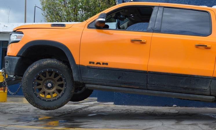 Tras pelear por un terreno, cae Arbel por lesiones en Puebla