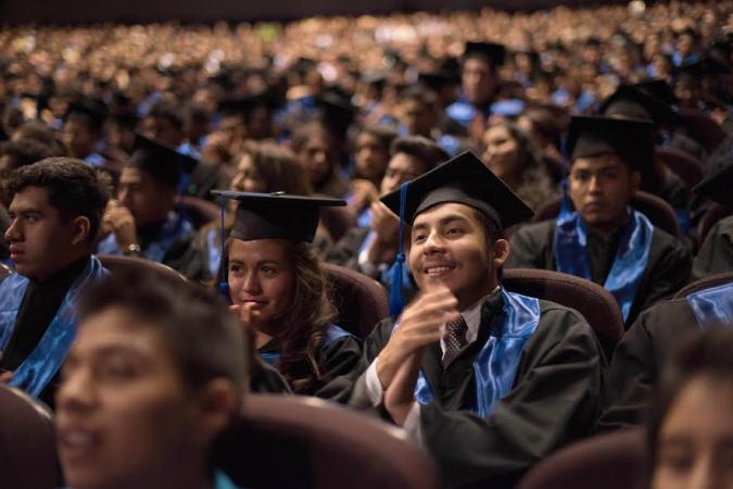 Egresados de la BUAP, capacitados para enfrentar el futuro: Esparza