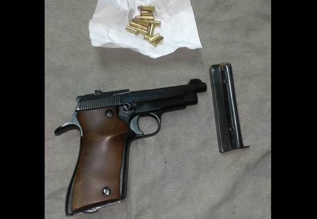 Lo detienen por no llevar casco y resulta estar armado en Atlixco