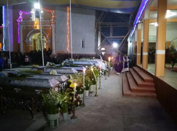 Nepopualco vela a peregrinos que murieron en accidente image 3