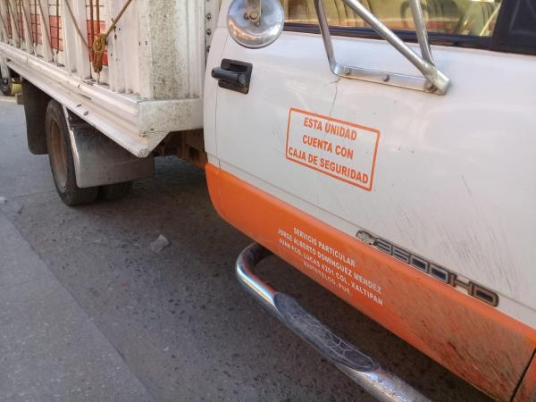 Edil usa policías para cuidar sus abarrotes, en Xiutetelco image 3