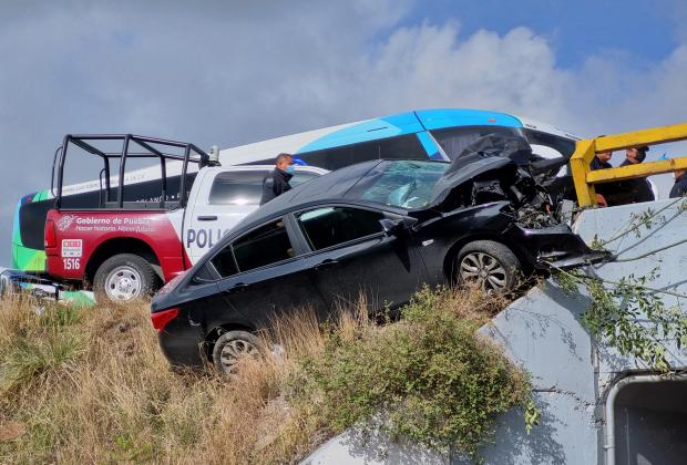 VIDEO Conductor pierde la vida tras impactar su vehículo en el Periférico Ecológico