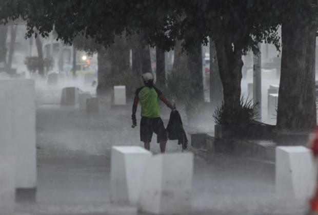 VIDEO Llueve con fuerza en la ciudad de Puebla y Zona Metropolitana