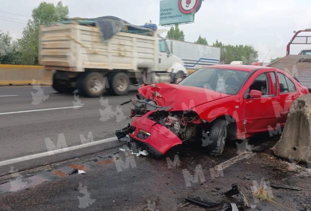 Presunto Ministerio Público se accidente en la autopista México-Puebla