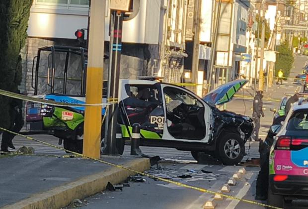 Muere taxista en choque contra patrulla en Puebla capital