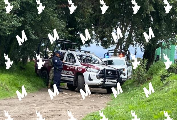 Localizan un cadáver embolsado con mensaje en Texmelucan