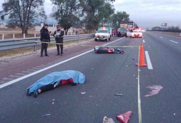 Atropellan y matan a hombre a bordo de motocicleta en la México-Puebla 