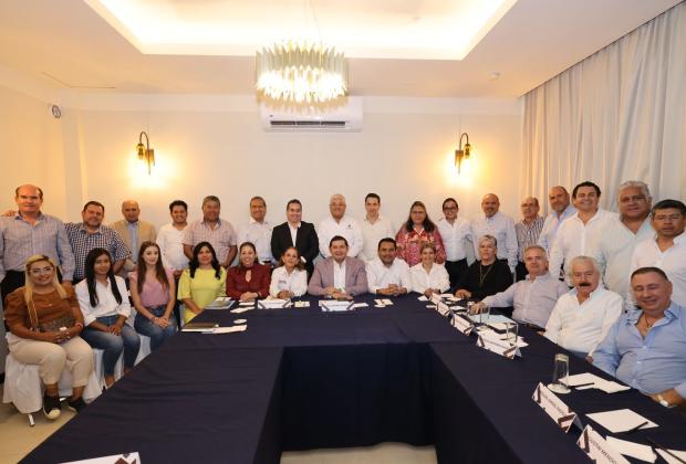 Alejandro Armenta se reúne con empresarios y alcaldes electos de la región de Tehuacán