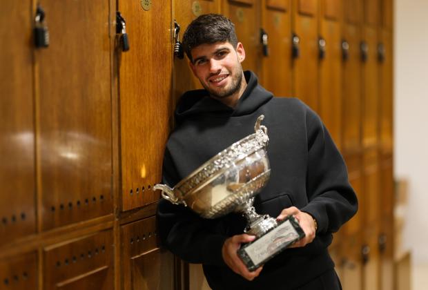 Carlos Alcaraz dona parte de su premio de Roland-Garros para ayudar a niños sin recursos