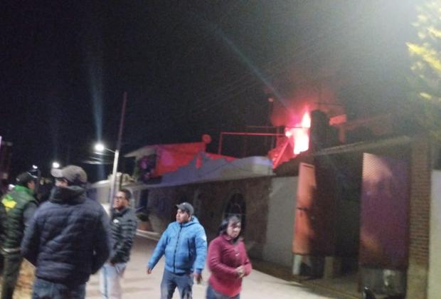 Incendio genera daños materiales y una menor intoxicada  en vivienda de Chiautzingo