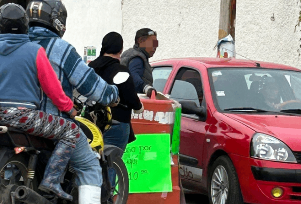 Cobran 10 pesos para el paso de autos en unidad habitacional en Texmelucan  