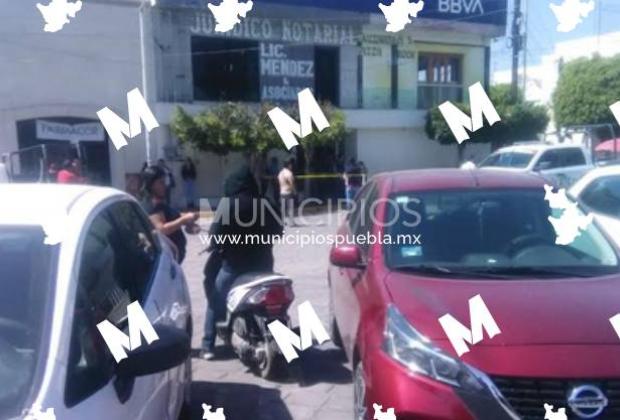En asalto a cuentahabiente matan a escolta de 5 balazos en BBVA de Huejotzingo
