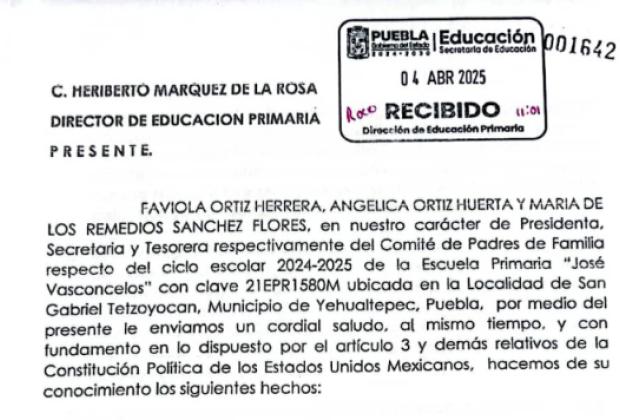Padres de familia piden el cambio de directora de primaria en Yehualtepec