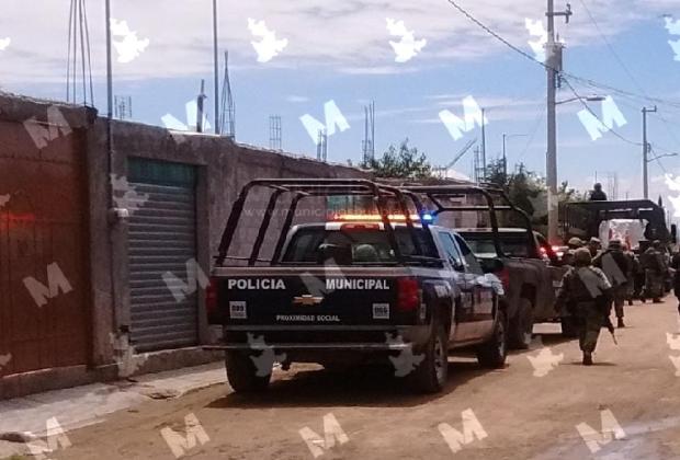 Sujeto irrumpe violentamente en sepelio en Texmelucan