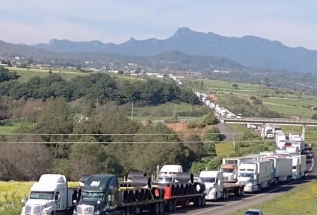 Ahora cierran la autopista Tlaxco–Tejocotal; también piden pago de tierras