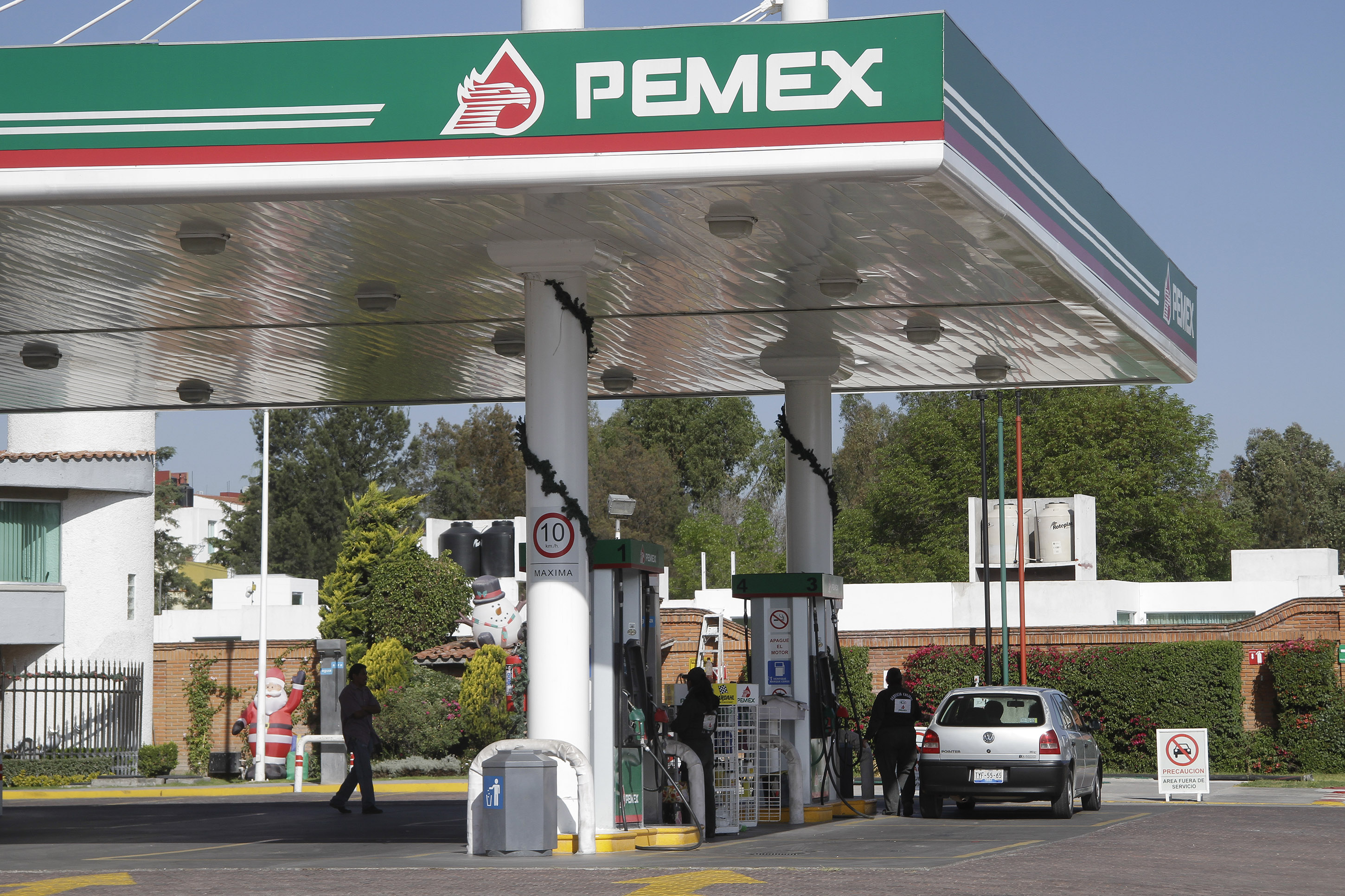Responsabilizan a Pemex por desabasto de gasolina