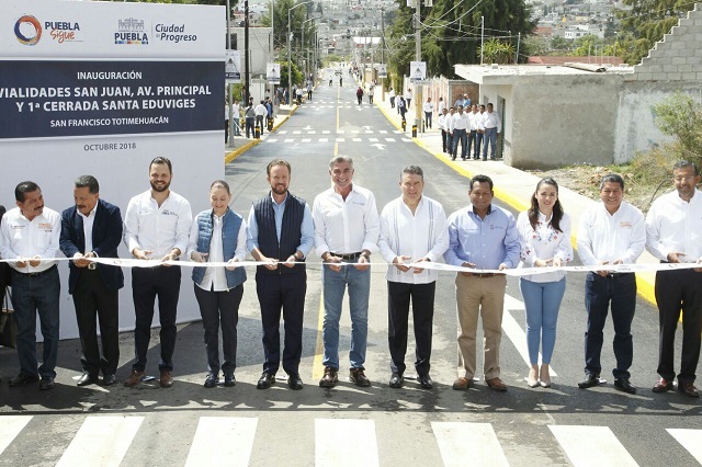 Entregan Gali y Banck Villa del Jubilado, con líder del SNTE