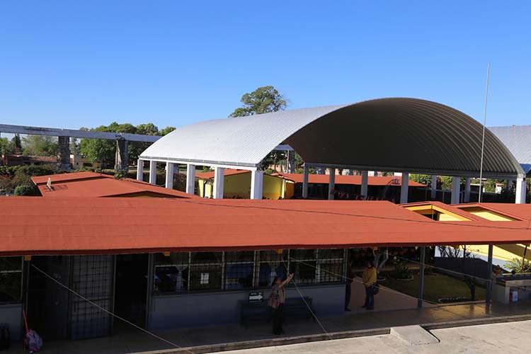 Reemplazarán techos de lámina en 450 aulas de escuelas en Puebla