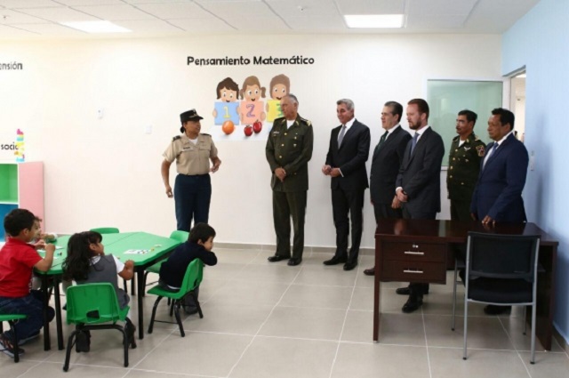 Secretario de Defensa y Gali inauguran CENDI en Puebla