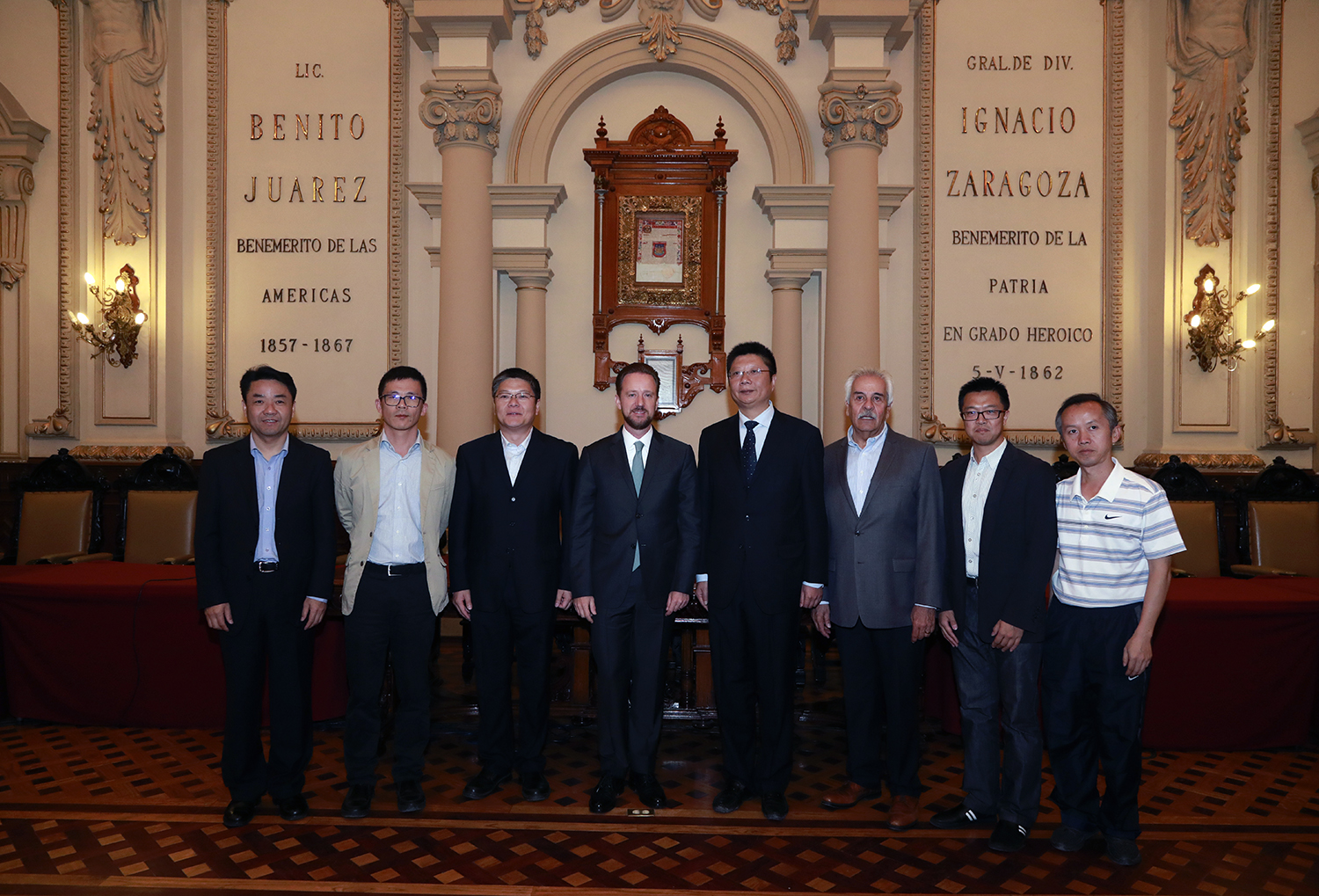 Banck recibe a autoridades del gobierno de Wuhan, China