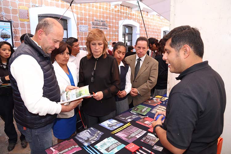 Entre 2 y 4 libros al año leen adolescentes en Atlixco