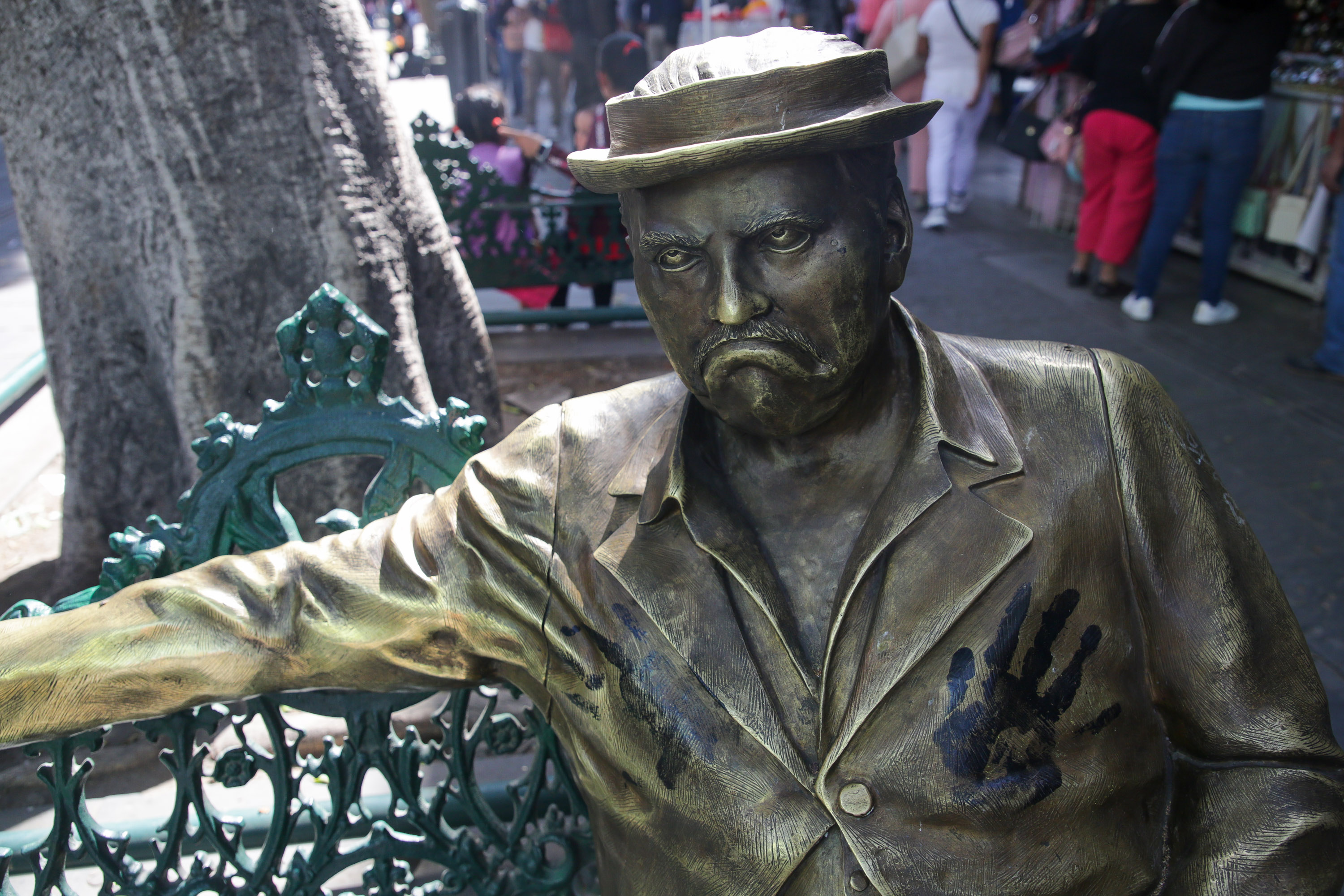 VIDEO Vandalizan estatua de Capulina