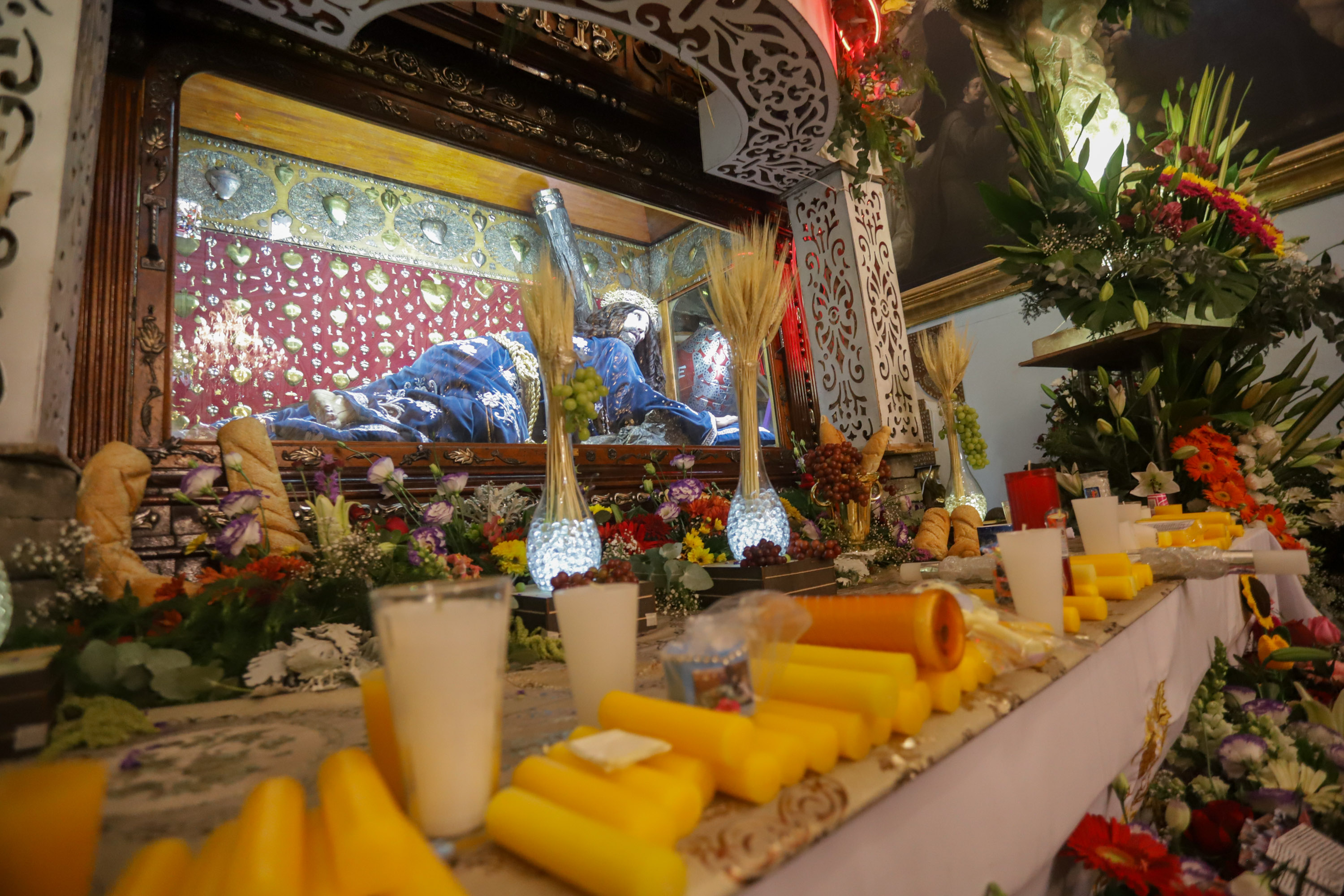 Cientos de fieles ya celebran al Señor de las Maravillas