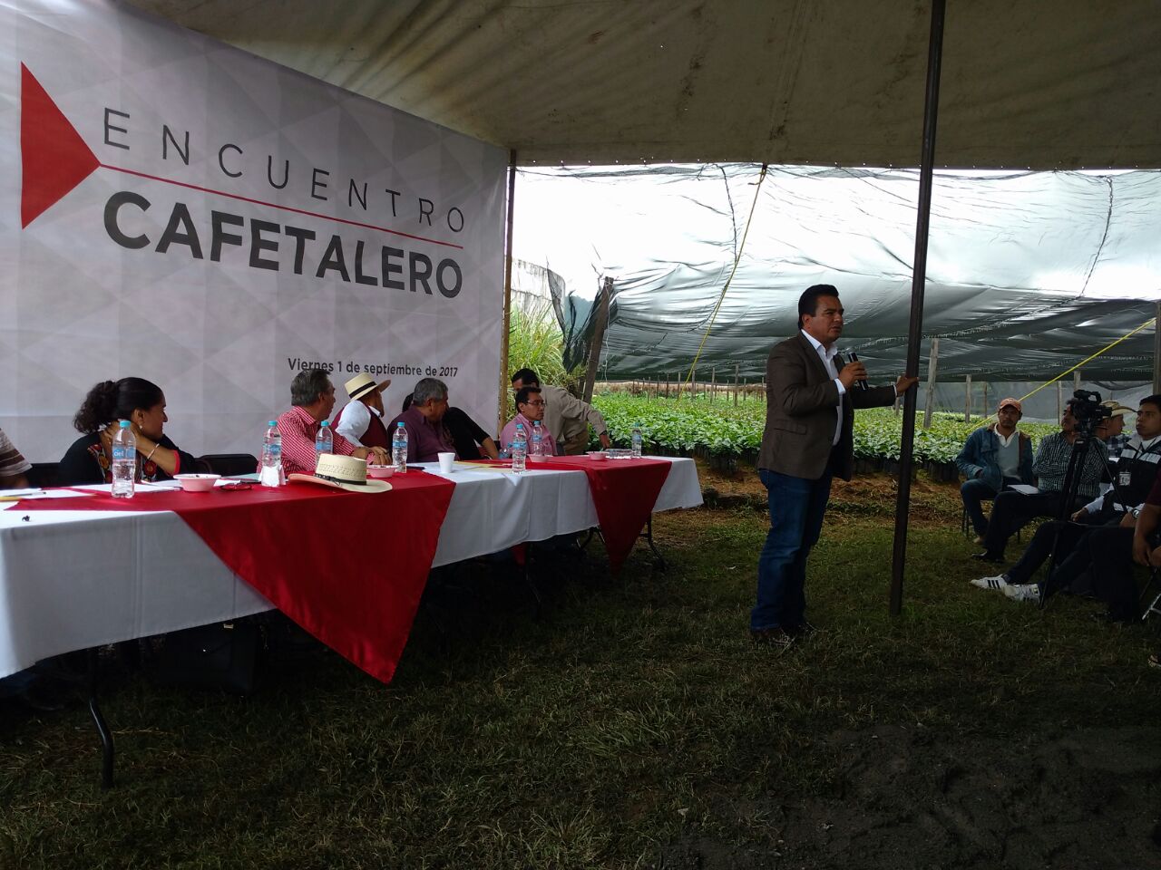 A bloquear Congreso, llama Barragán a cafeticultores de la sierra