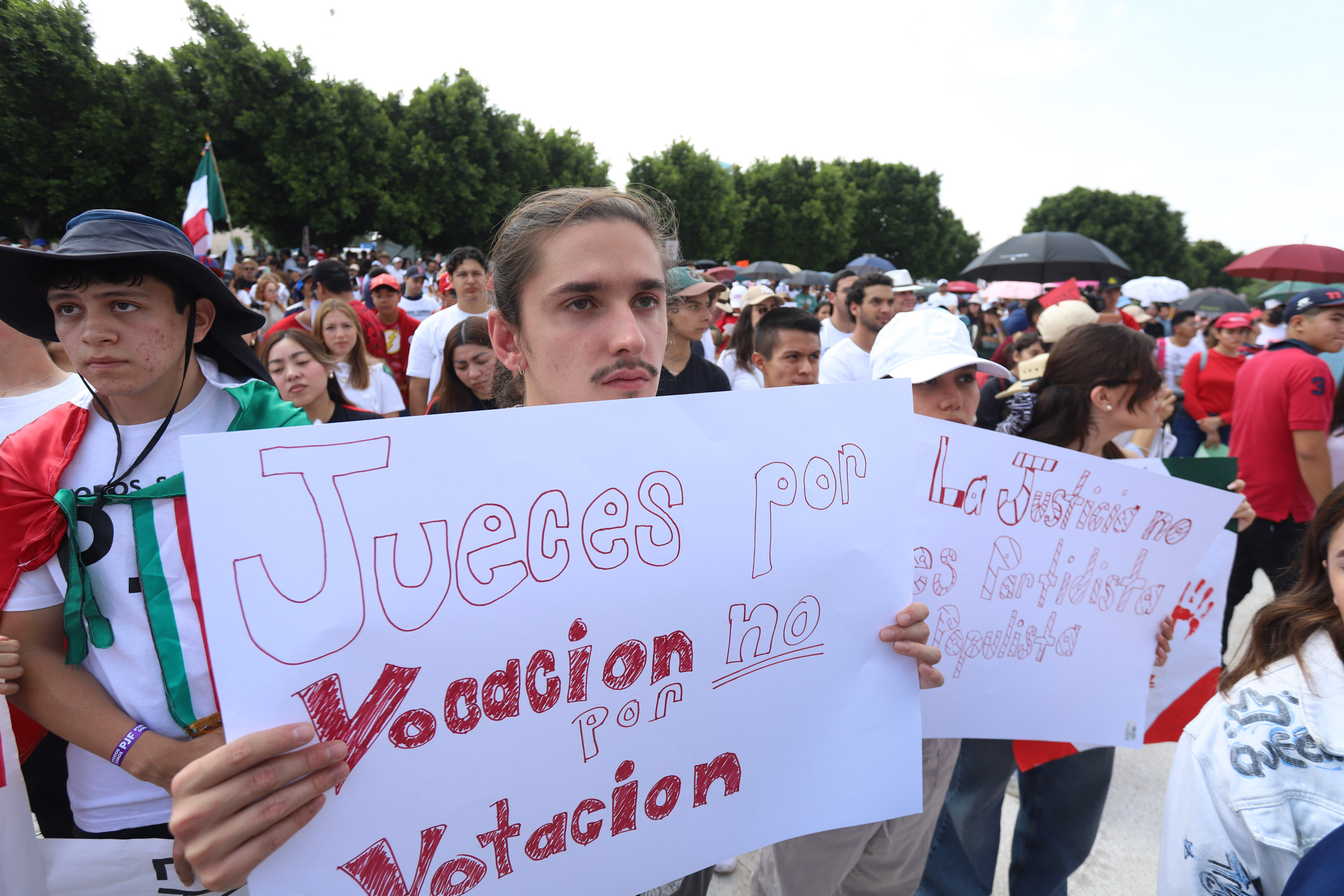 VIDEO Mañana complicada en el Periférico Ecológico, manifestantes lo cierran