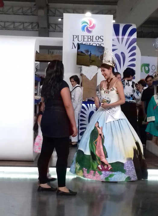 Con floricultores y artesanos, Xicotepec asiste a Encuentro de las Regiones