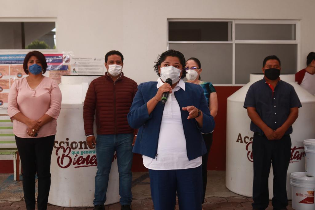 Karina Pérez lleva servicios a Acatepec y Cacalotepec