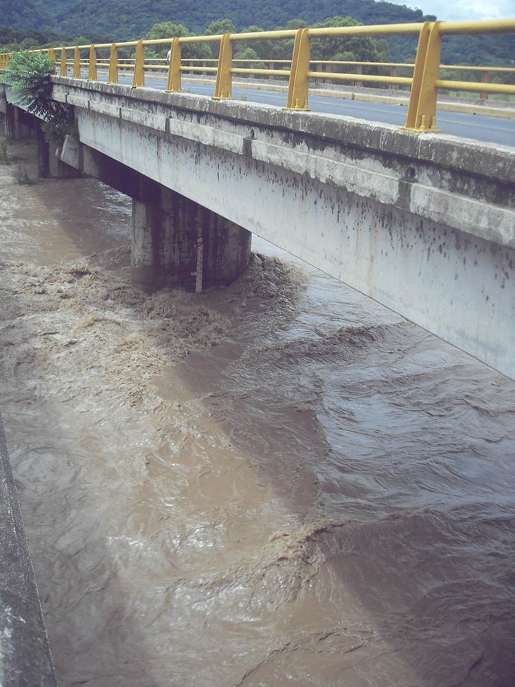 Provoca Frente Frío lluvias e inundaciones en Sierra de Puebla