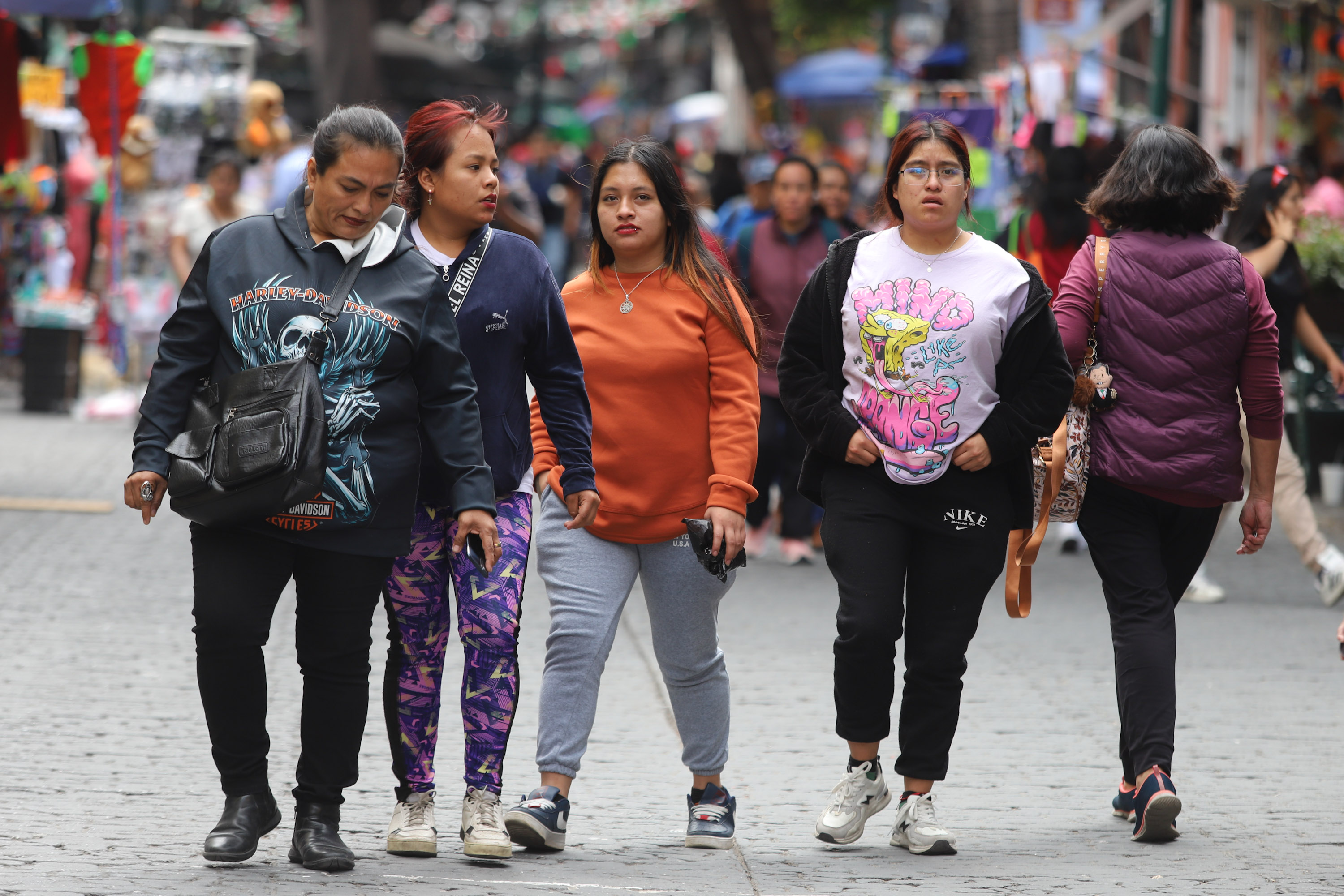 VIDEO Poblanos se protegen, todo el día estuvieron abrigados