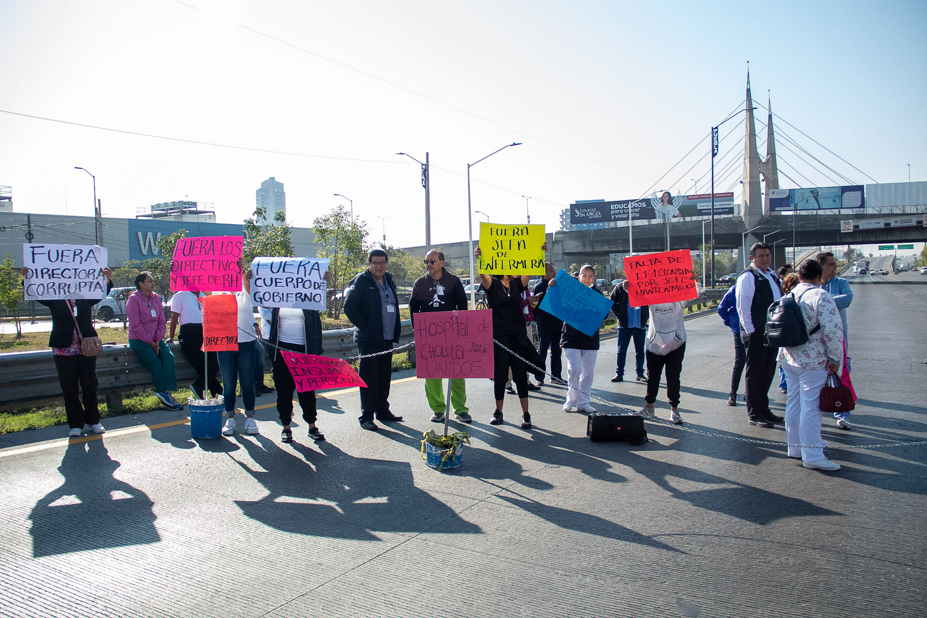 Personal del Hospital General de Cholula vuelve a cerrar el Periférico Ecológico