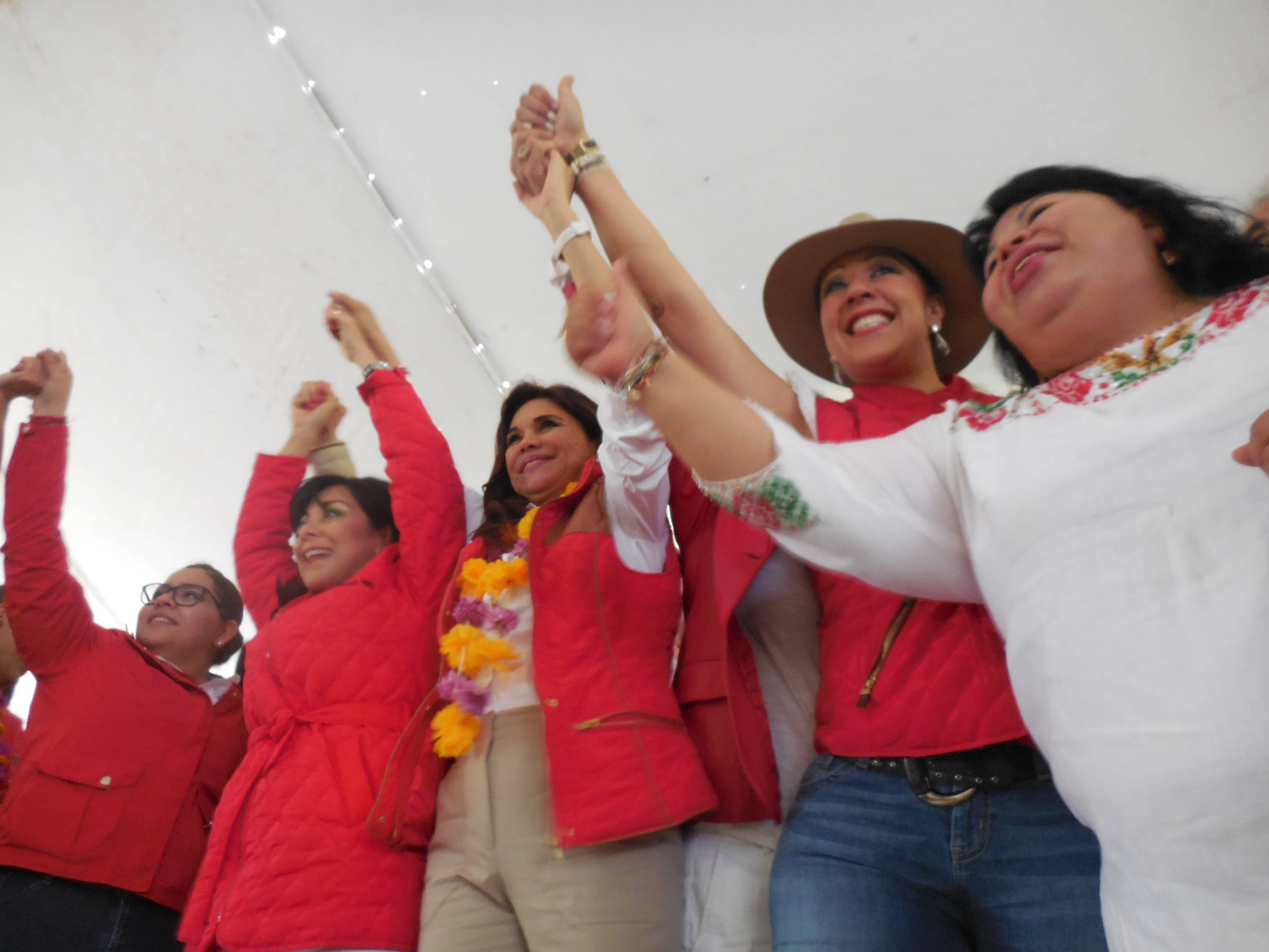 Crónica: Alcalá inicia campaña en medio del trópico serrano