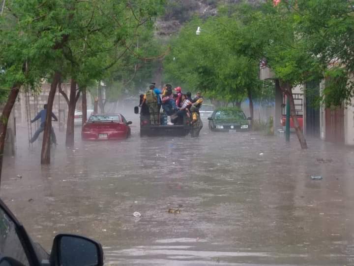 Militares los rescatan por lluvia en Tehuacán y Texmelucan