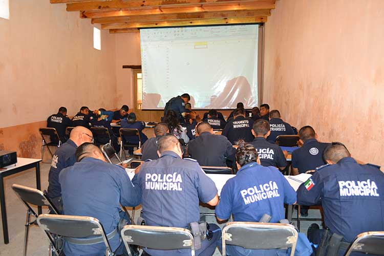 Profesionaliza a policías de Tepeaca en el Informe Policial Homologado
