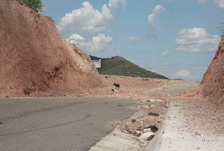 Dejan a medias ampliación de carretera Izúcar – Acatlán de Osorio