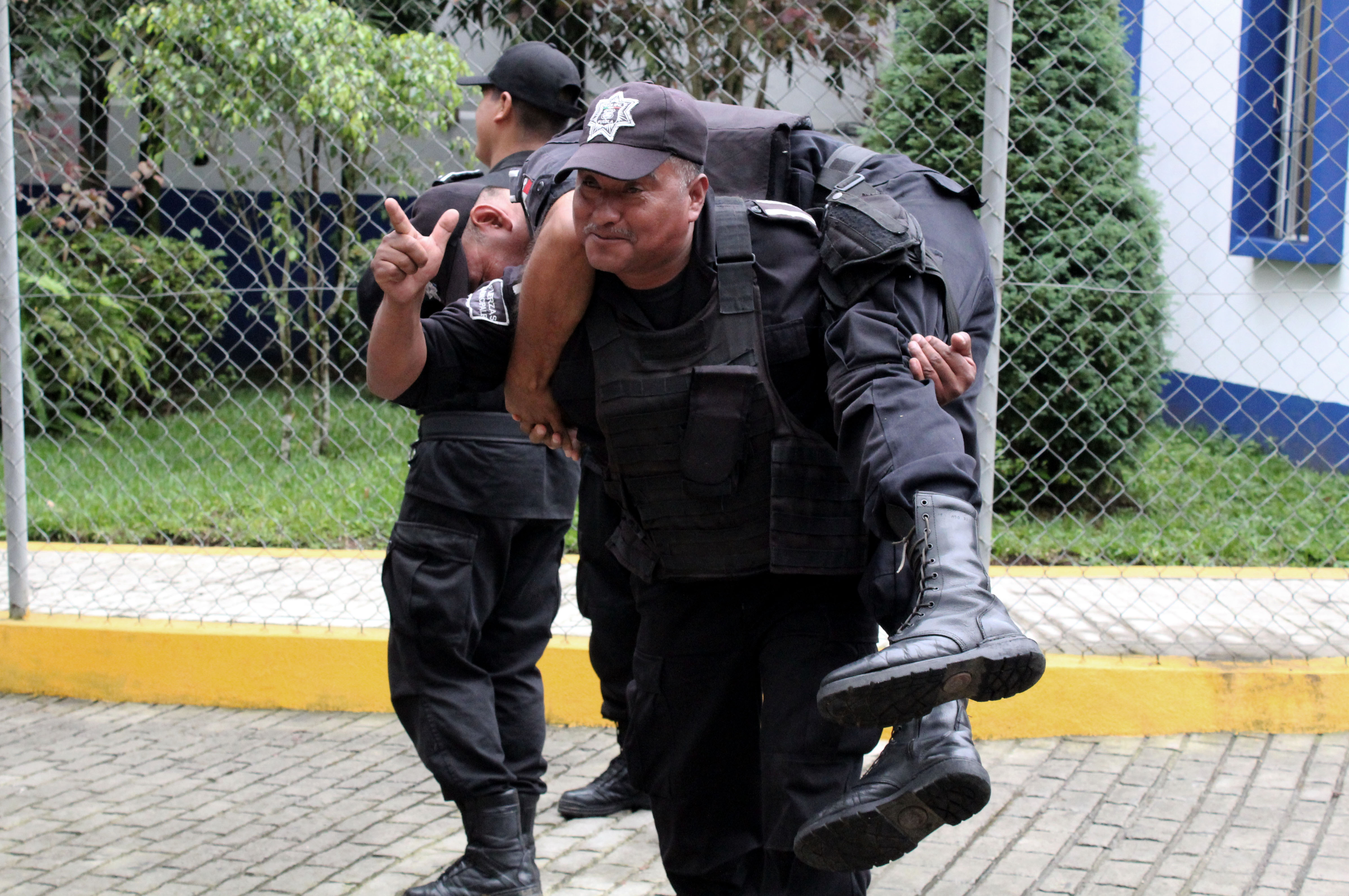 Entregan armamento y capacitan a policías de Xicotepec