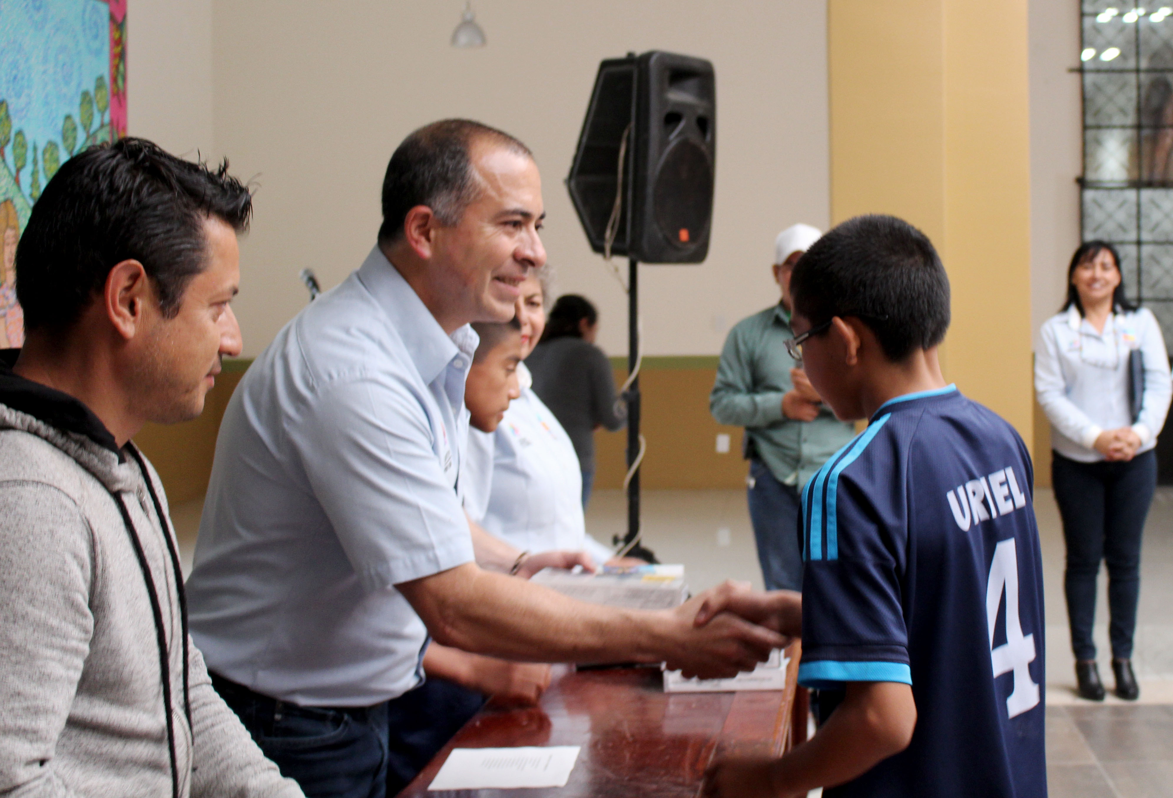 Entrega obras en el Tabacal el presidente municipal de Xicotepec