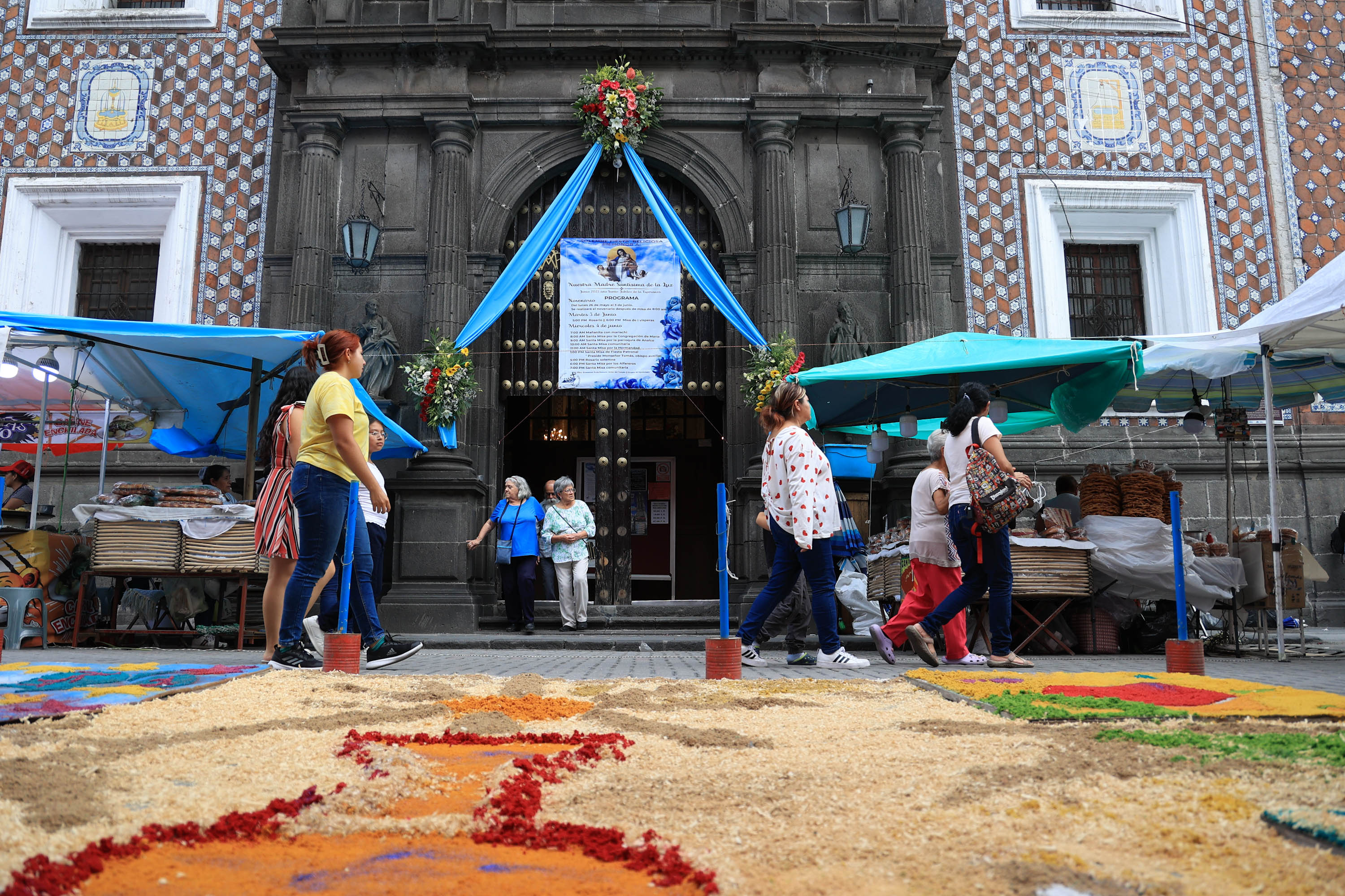 VIDEO Poblanos disfrutan de la Fiesta Patronal del Barrio de la Luz