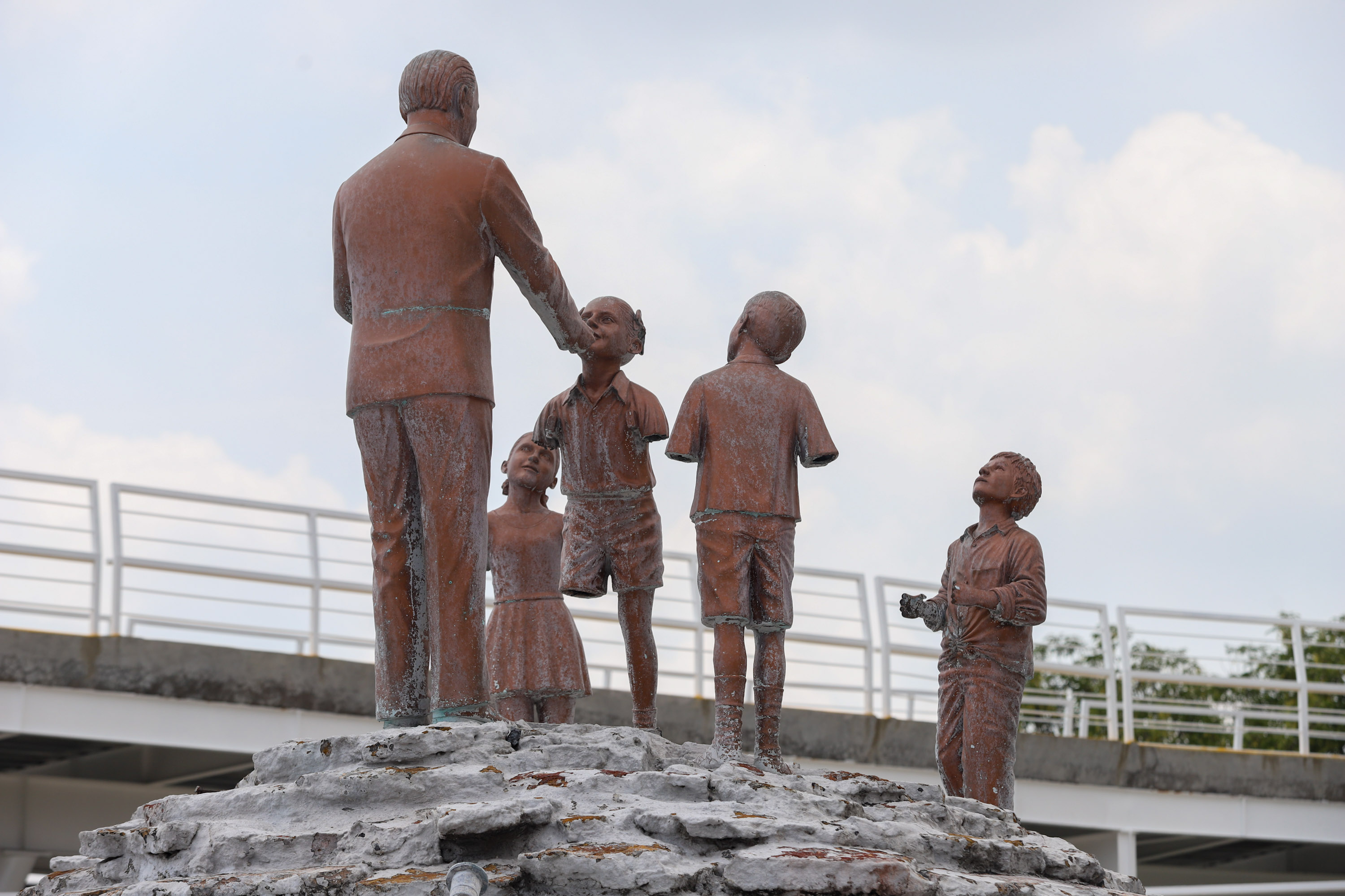 Mutilan escultura de bronce en bulevar Hermanos Serdán