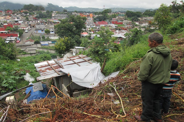 Con 5 casas arranca reubicación de damnificados por Earl en Huauchinango