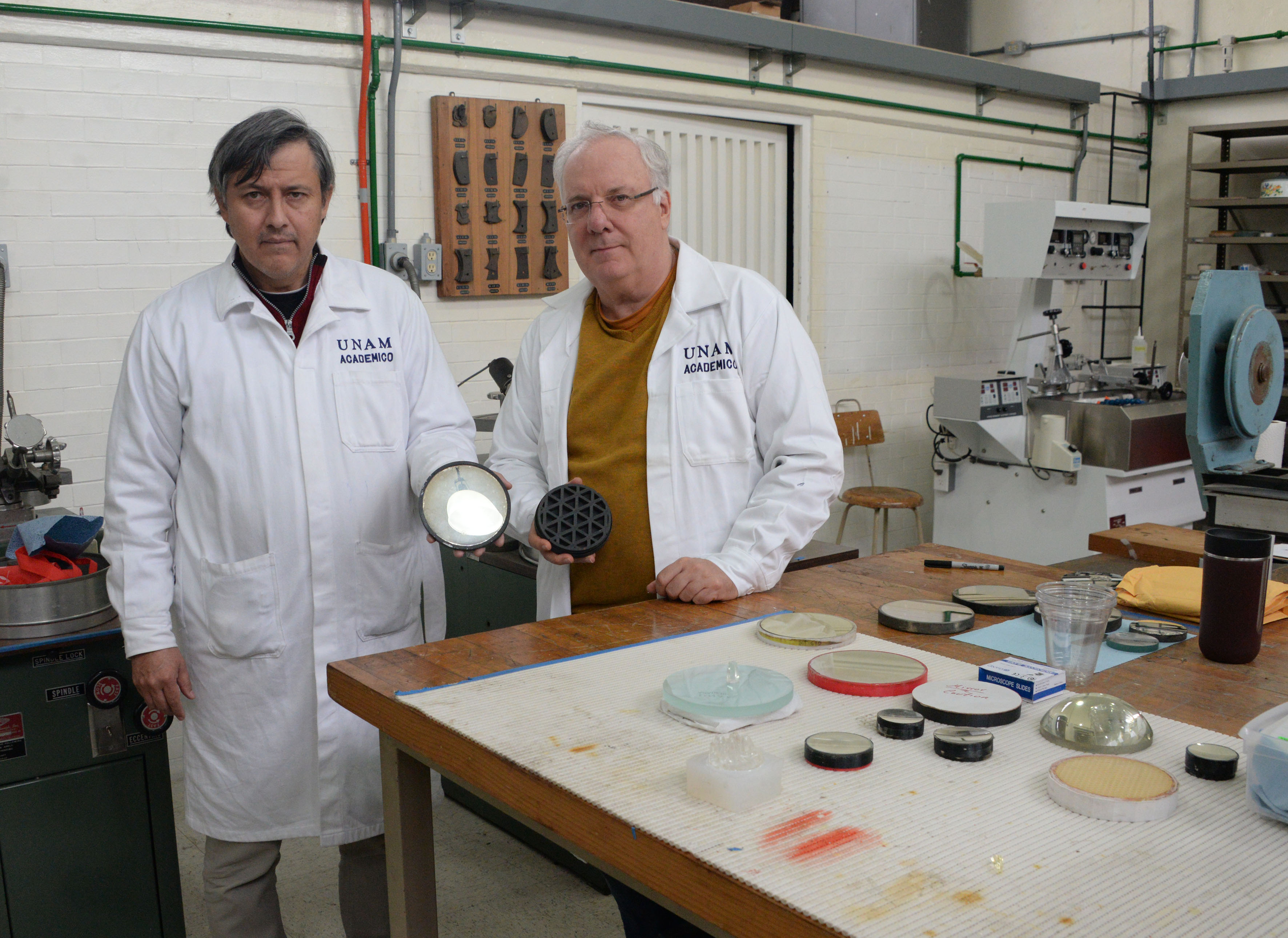 Investigadores de la UNAM mejoran espejos astronómicos; más eficientes que los telescopios