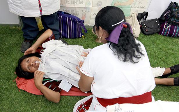 Puebla, de los estados con más parteras tradicionales en comunidades vulnerables: IMSS