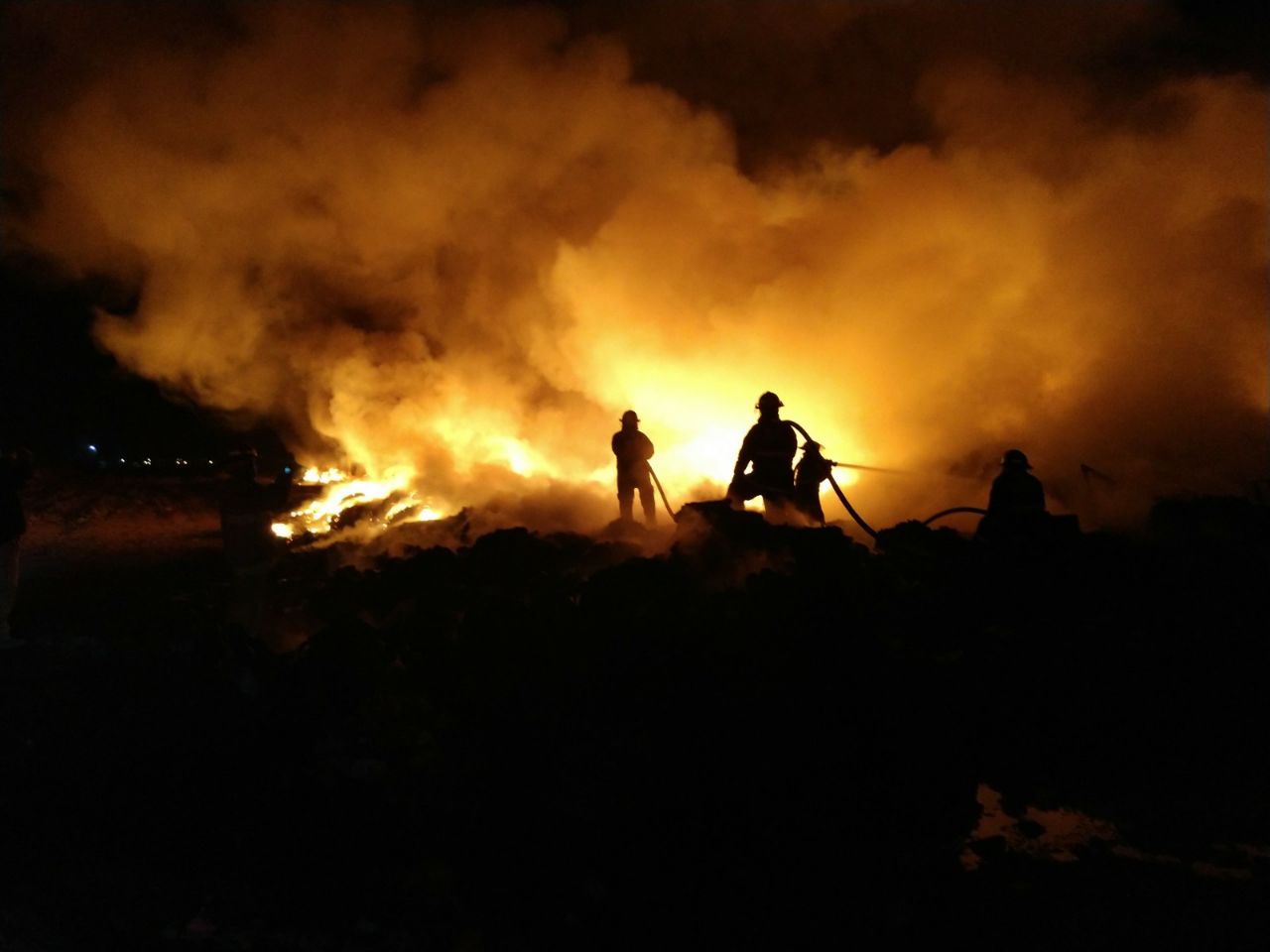 Más de 12 horas tardan en apagar incendio en Cuautlancingo