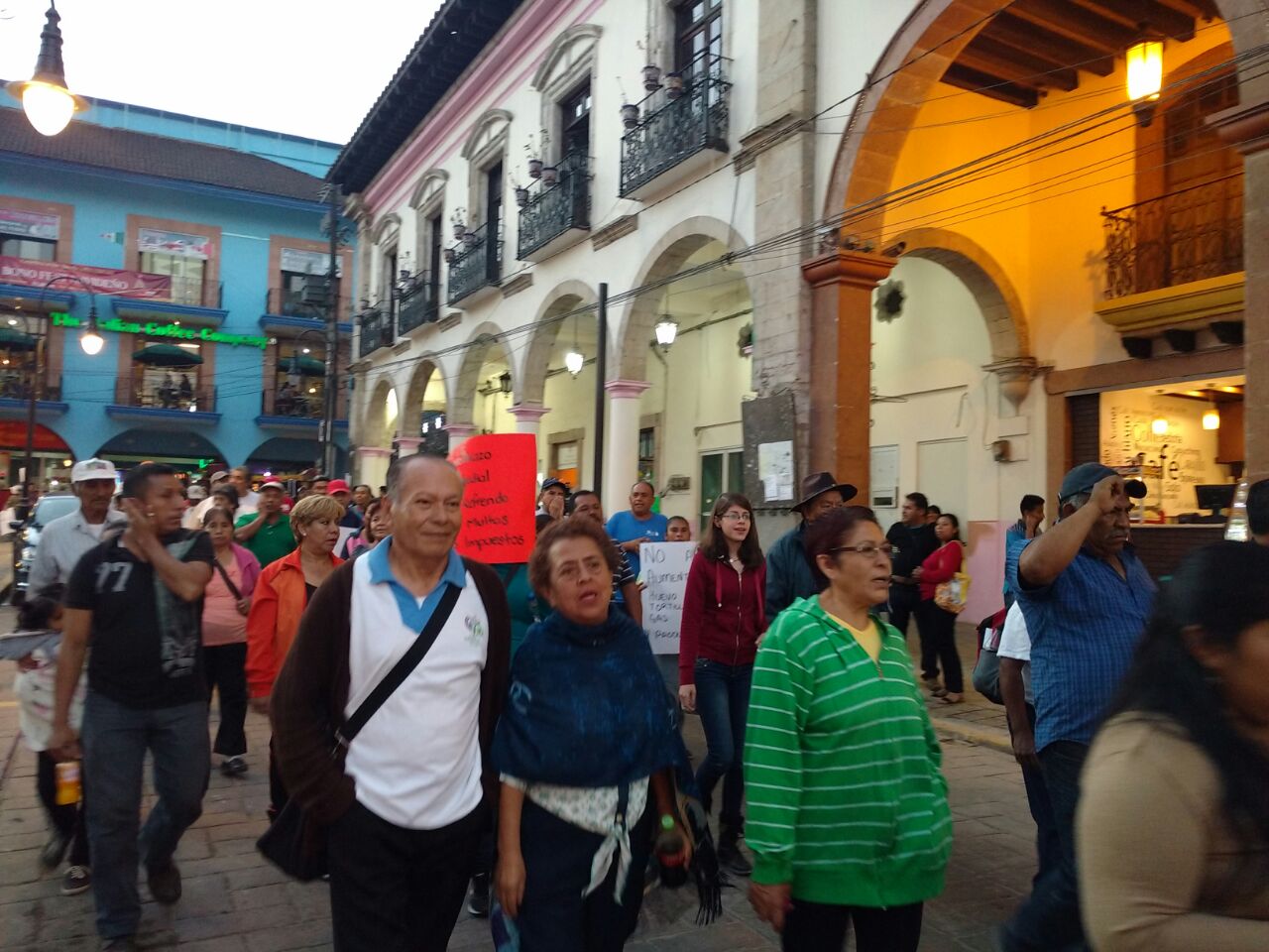 Juan Galindo y Huauchinango se manifiestan contra gasolinazo